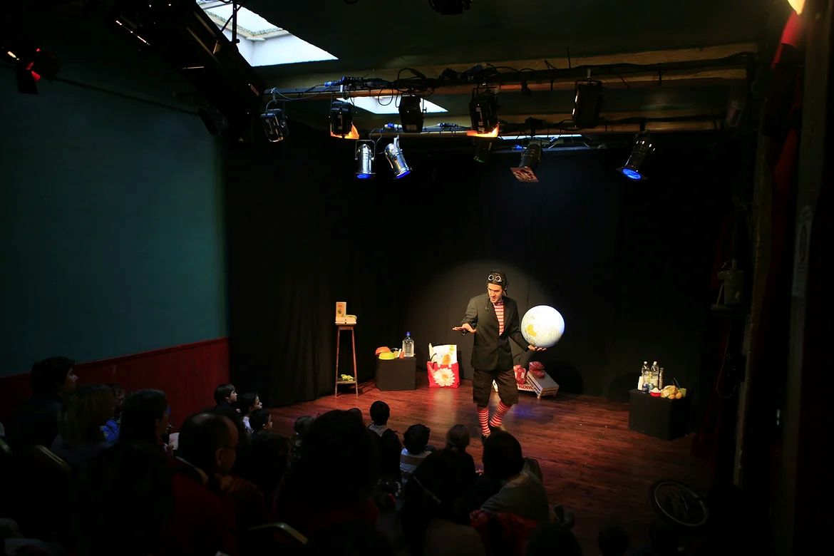 Spettacolo teatro per ragazzi "IL PIANETA LO SALVO IO" Compagnia Teatro della Caduta