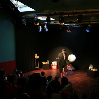 Spettacolo teatro per ragazzi "IL PIANETA LO SALVO IO" Compagnia Teatro della Caduta