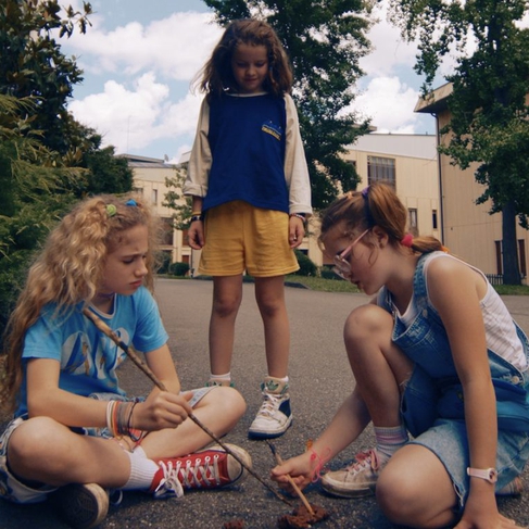 Proiezione del film LE BAMBINE (2025) di Valentina e Nicole Bertani - Stagione LUNEDÍ CINEMA