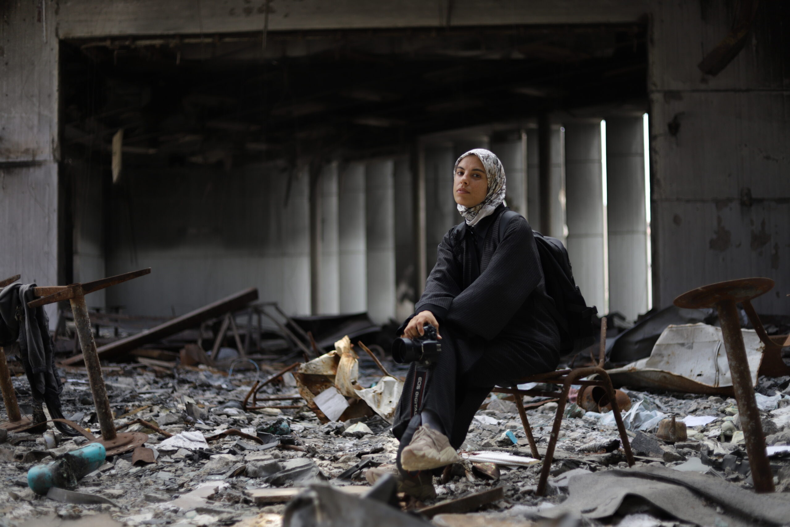 Proiezione del film PUT YOUR SOUL ON YOUR HAND AND WALK (2025) di Sepideh Farsi - Stagione LUNEDÍ CINEMA